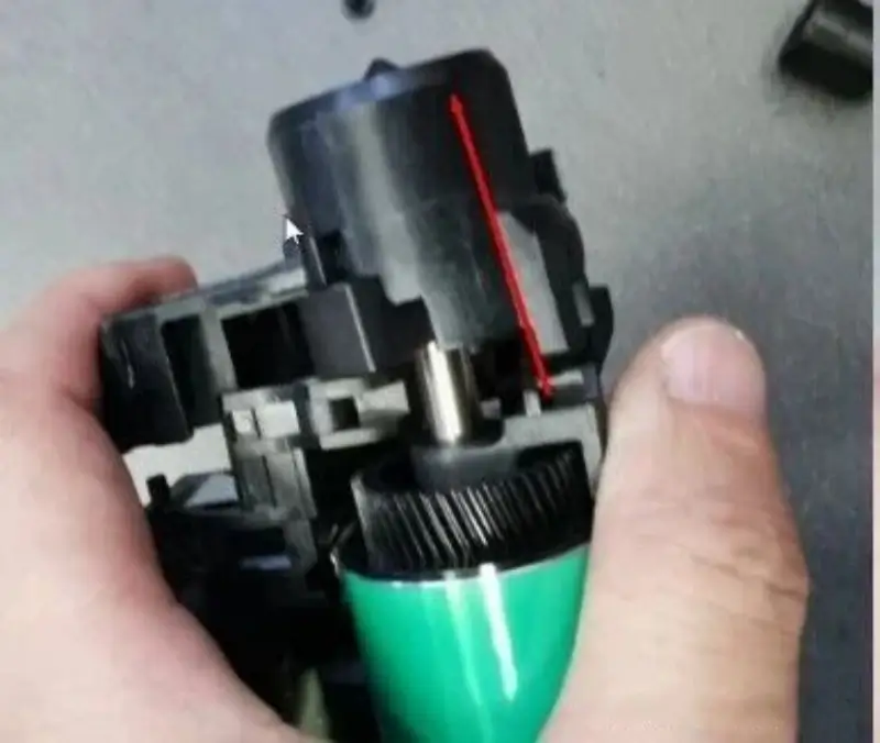 Removing the end cap from a Konica Minolta OPC drum unit